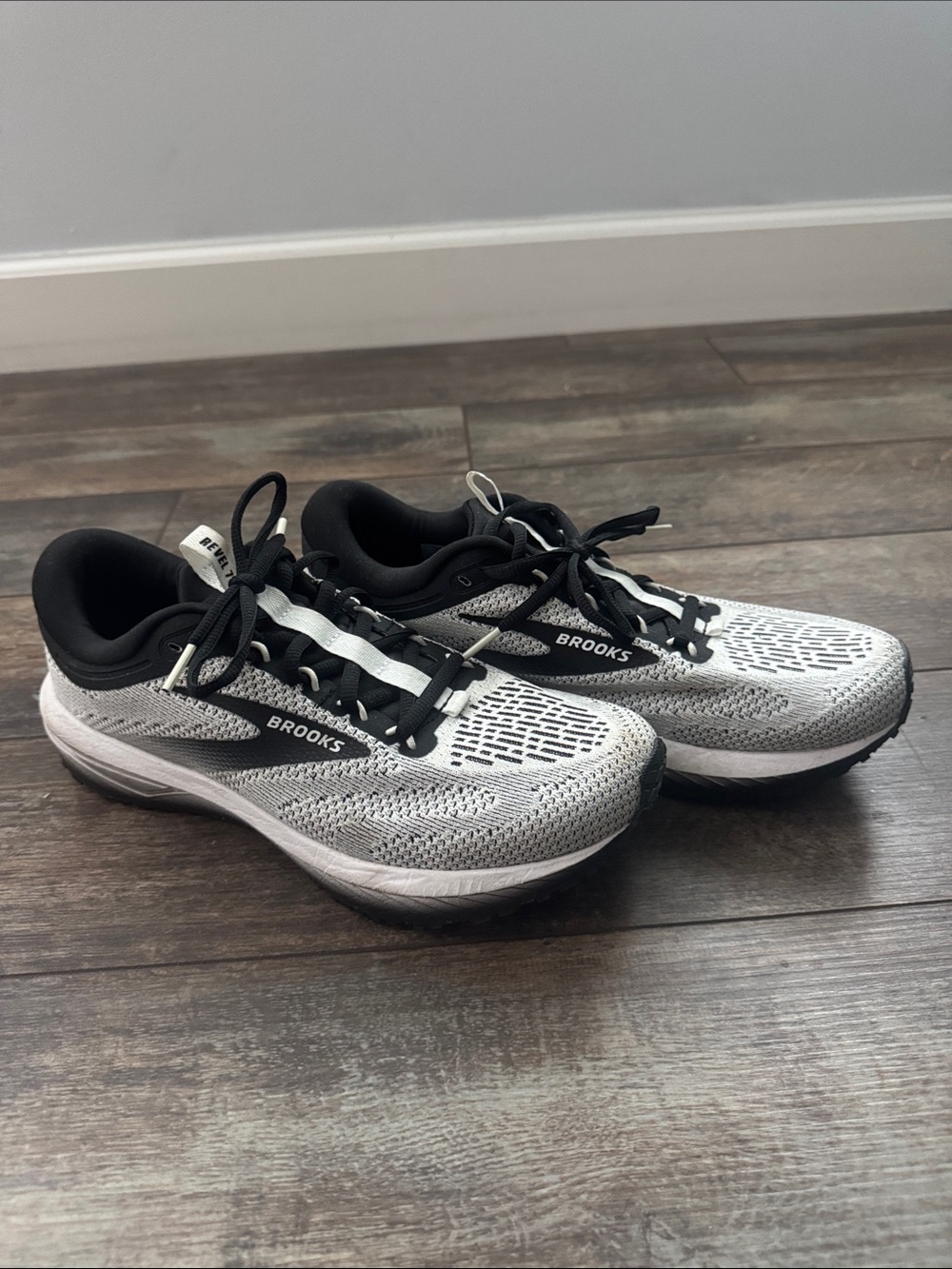 Brooks Revel 7 Women's Running Shoes - Black & White